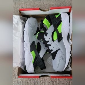 Unisex Nike Grey & Green Huarache